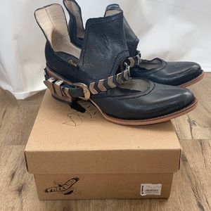 Freebird Blade Booties size 9